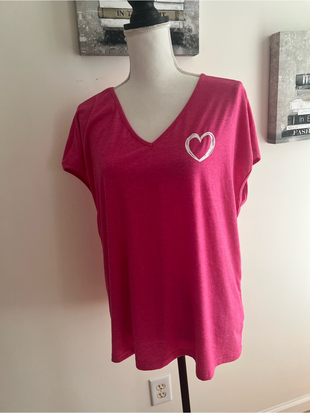 V-Neck Short Sleeve Tee with White Heart in Hot Pink